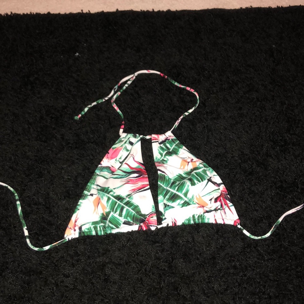 L.A. hearts floral bikini top